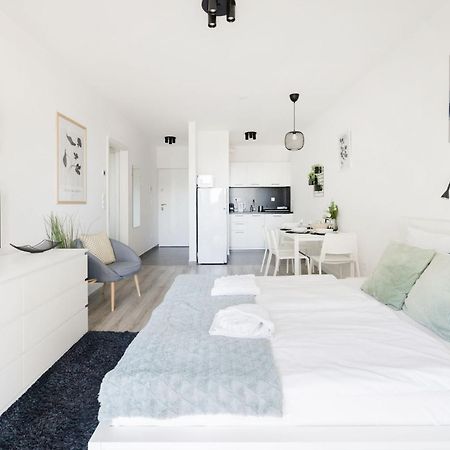 Modern Riverfront Apartment With Free Parking Budapest Exterior photo